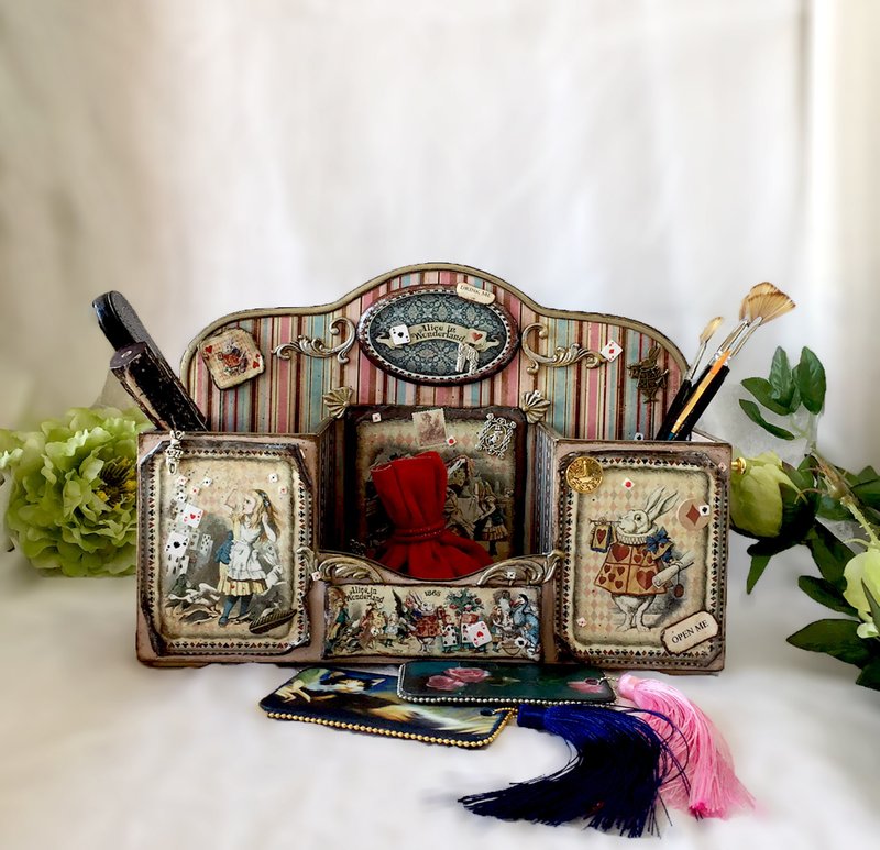 爱丽丝梦游仙境桌面收纳盒、刷架、化妆品架、美容盒 - 收纳用品 - 木头 粉红色