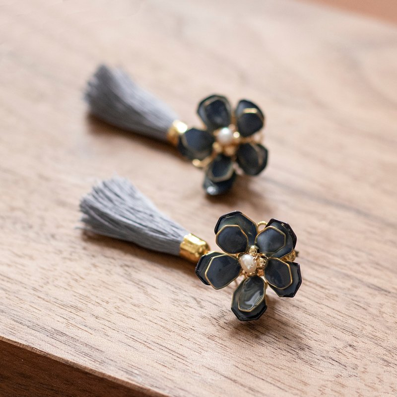 【维多利亚蓝】 HOLA。水晶花天然珍珠 耳环 - 耳环/耳夹 - 树脂 蓝色