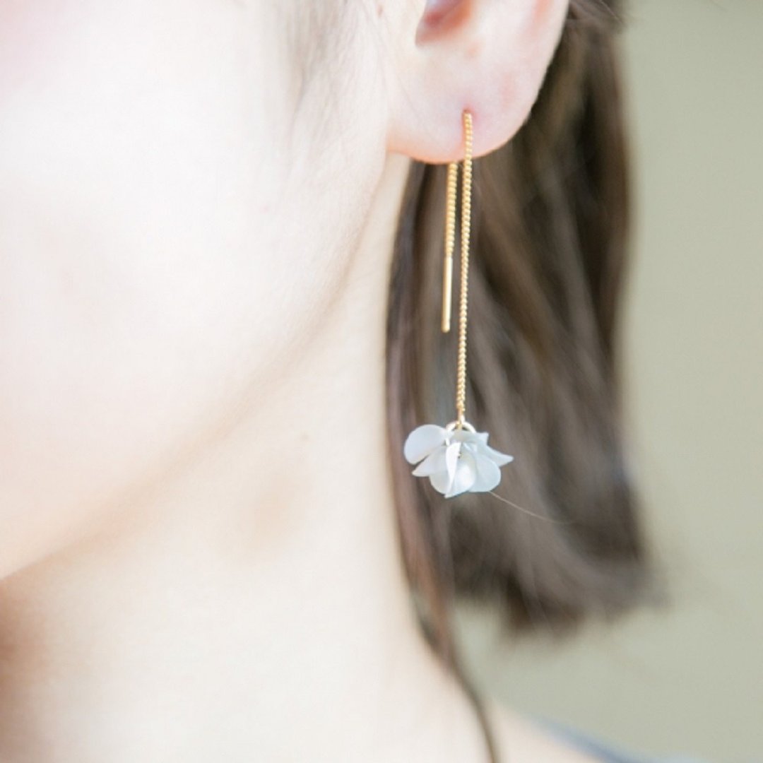 Shaking flower bloom frill earrings / Clip-On | Gray | 18kgp - 耳环/耳夹 - 其他金属 灰色