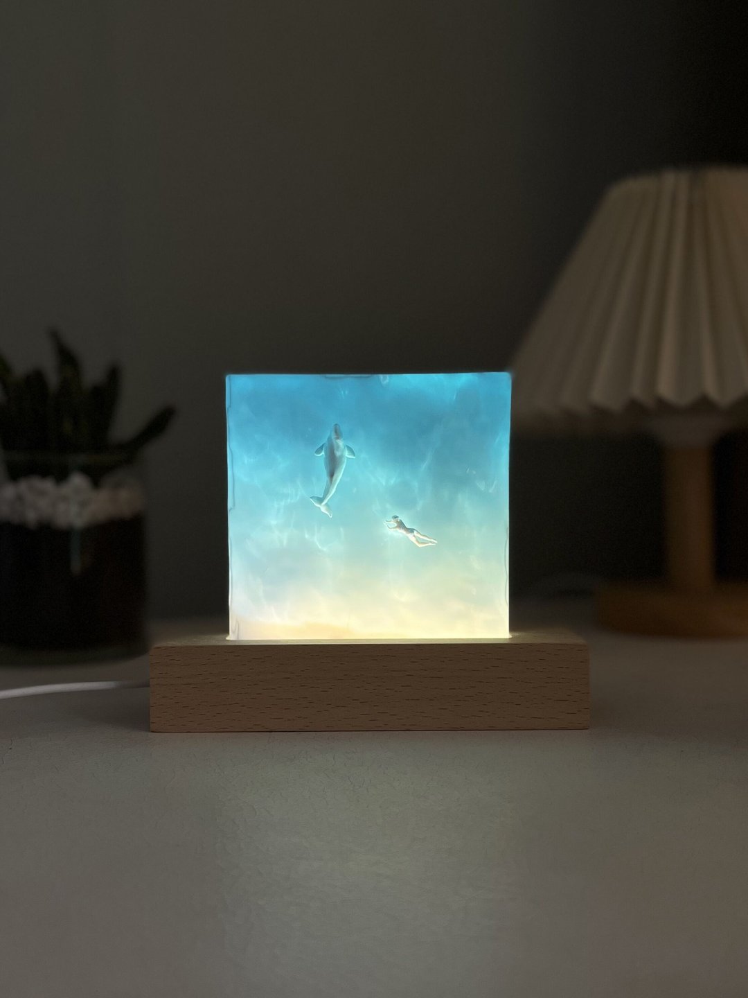 【客製】超治癒 白鯨 海龜 鯨鯊海洋生物系列渐变小夜灯 - 摆饰 - 树脂 蓝色