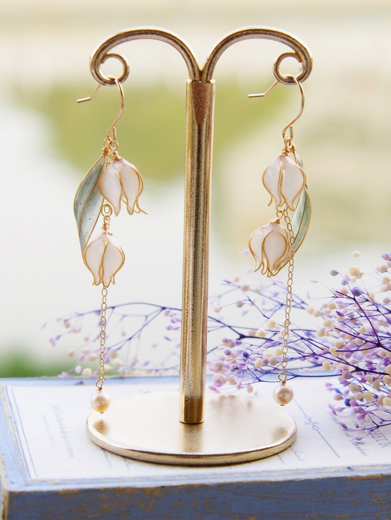 双 11 限定 | 铃兰花琉璃与花 手工制花流苏垂坠珍珠14k包金耳环 - 耳环/耳夹 - 植物．花 绿色