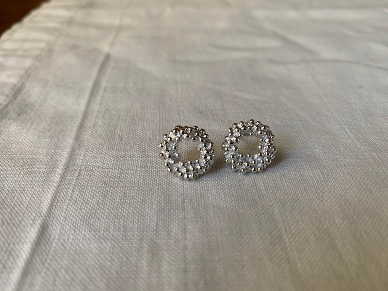 Christmas wreath earrings - 耳环/耳夹 - 贵金属 银色