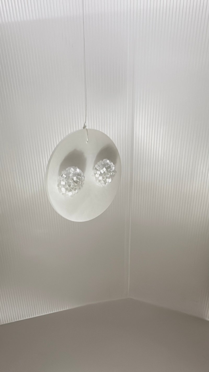 白色手工串珠耳环、耳针 - 耳环/耳夹 - 其他材质 白色