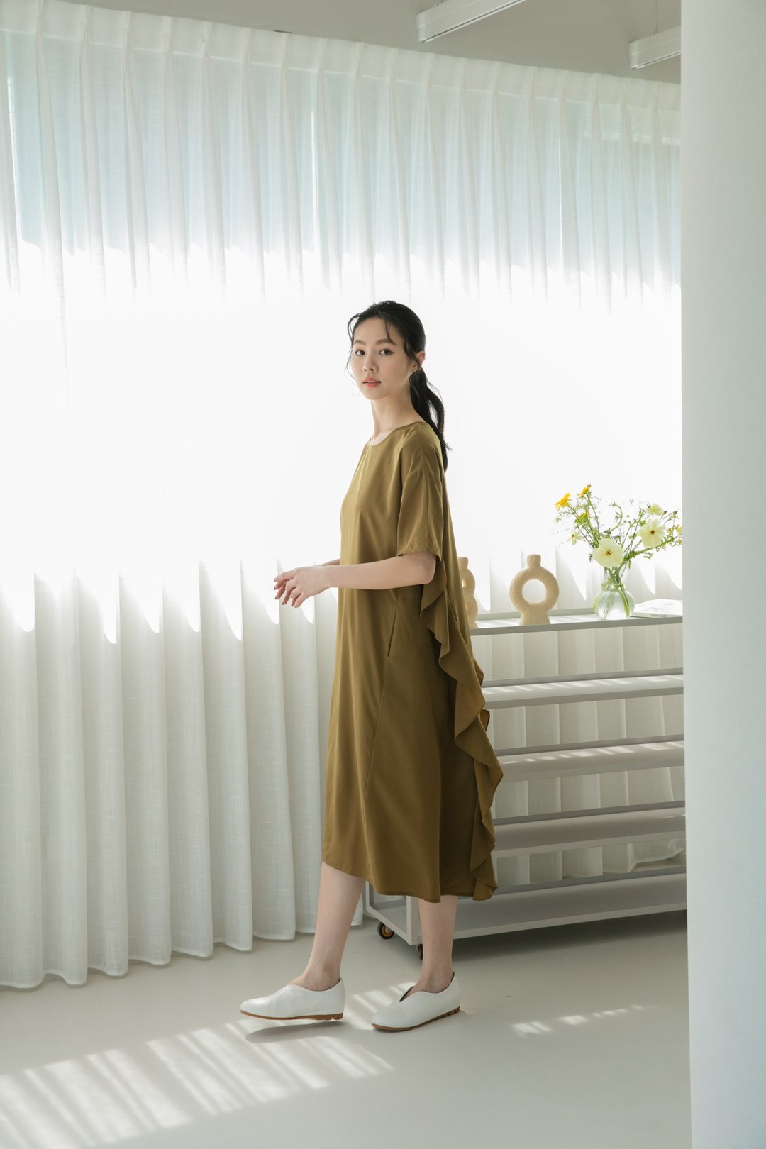 转身美波洋装-野子 - 洋装/连衣裙 - 聚酯纤维 卡其色