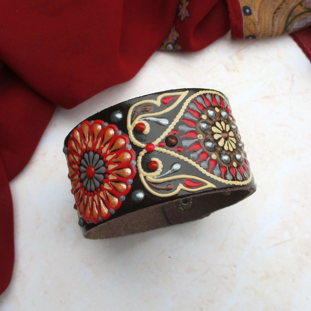 Womens leather cuff bracelet, Painted leather bracelet, Wide wrist cuff leather - 手链/手环 - 真皮 多色
