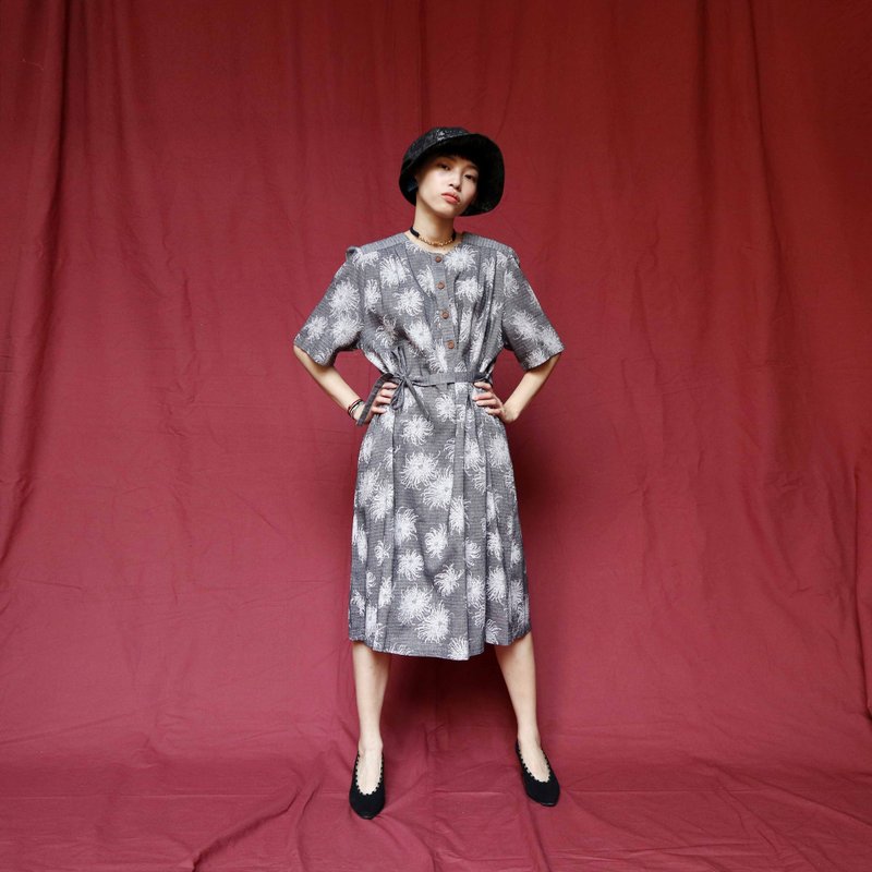 南瓜Vintage。古着 灰色 圆领 棉麻 绑带 菊花 洋装 - 洋装/连衣裙 - 棉．麻 灰色