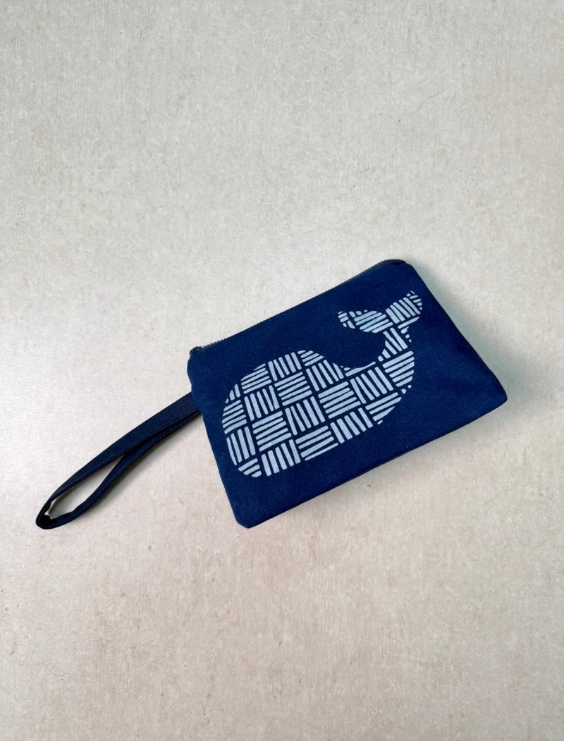 【记忆有限】蓝染化妆包/收纳包-鲸鱼 - 化妆包/杂物包 - 棉．麻 蓝色