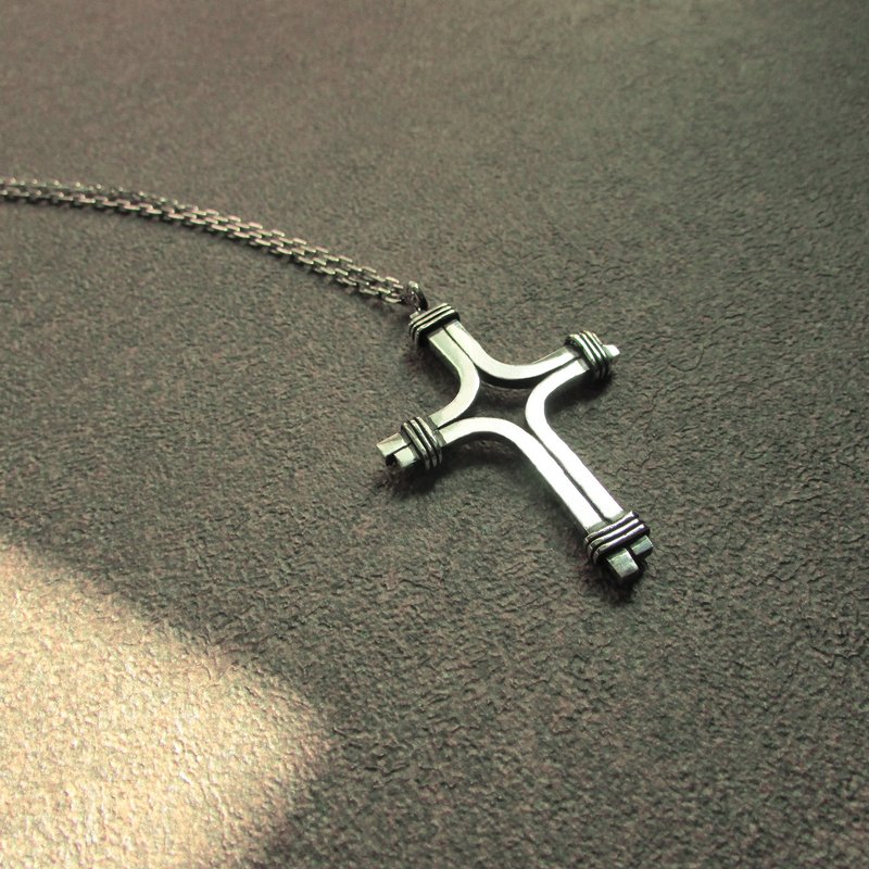 cross d necklace_十字架d项链 | 925纯银 限量 设计师手作 - 项链 - 银 银色