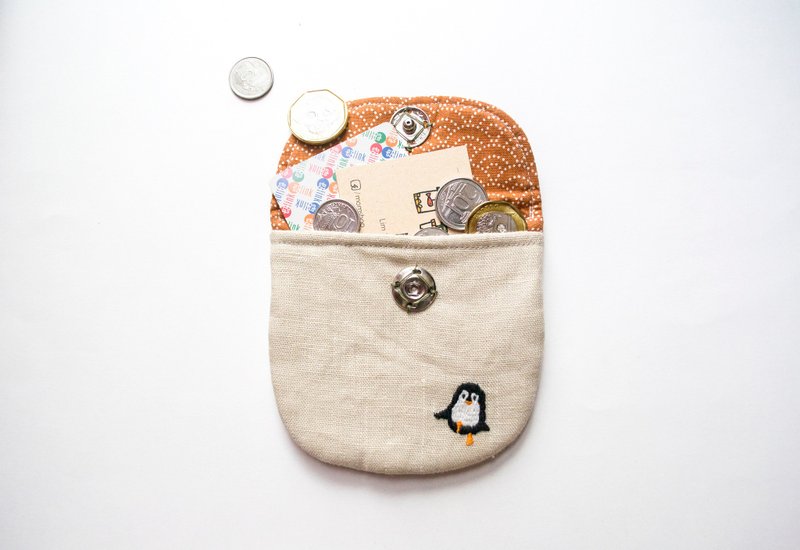 企鵝 Penguin Embroidered Linen Wee Pouch - 零钱包 - 棉．麻 卡其色