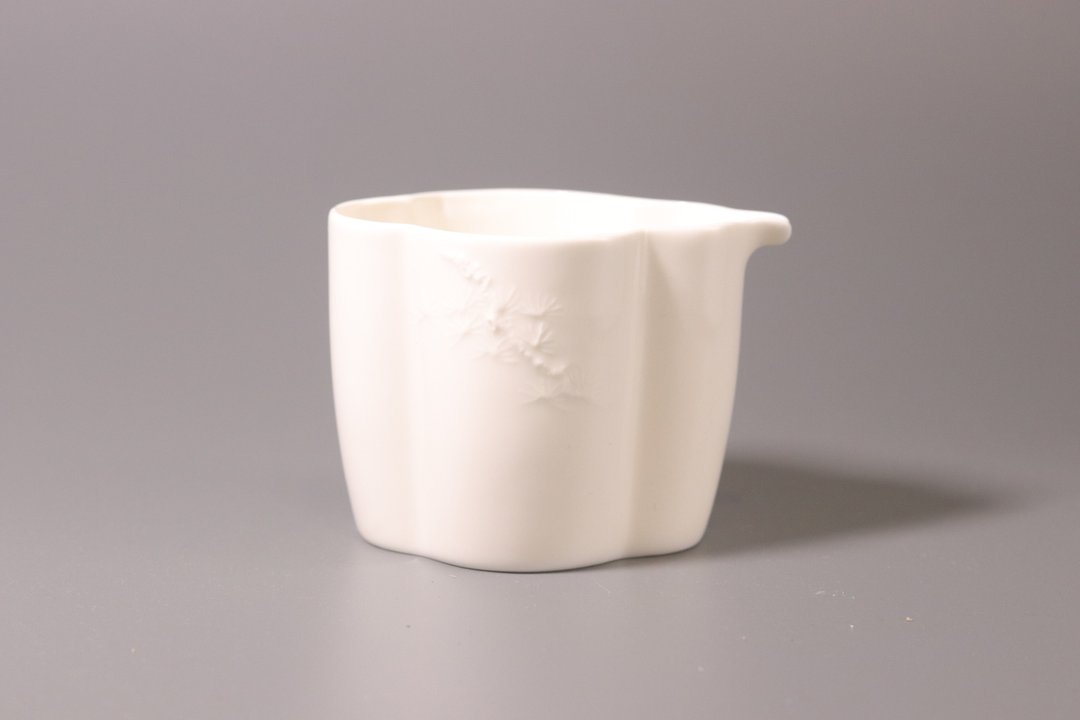 敦睦窑-德化模刻印花玉瓷 小葵口茶盅 - 茶具/茶杯 - 瓷 白色