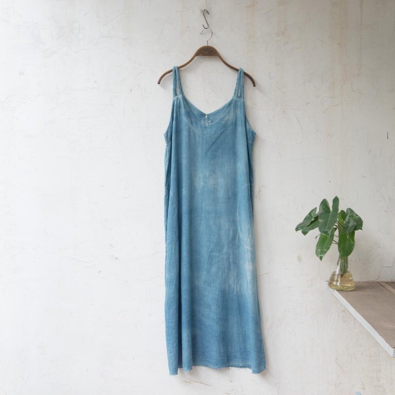 V unwind | INDIGO dyed soft linen cotton | Jibberish homemade Zero waste project - 洋装/连衣裙 - 棉．麻 蓝色
