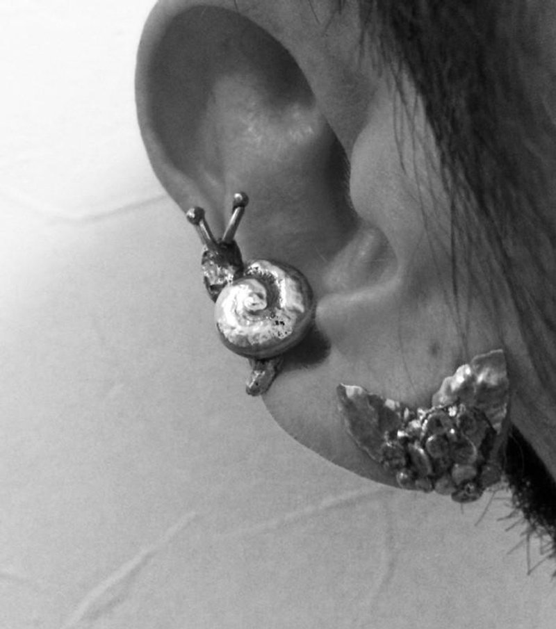 Snail and hydrangea earrings SILVER 950 - 耳环/耳夹 - 银 银色