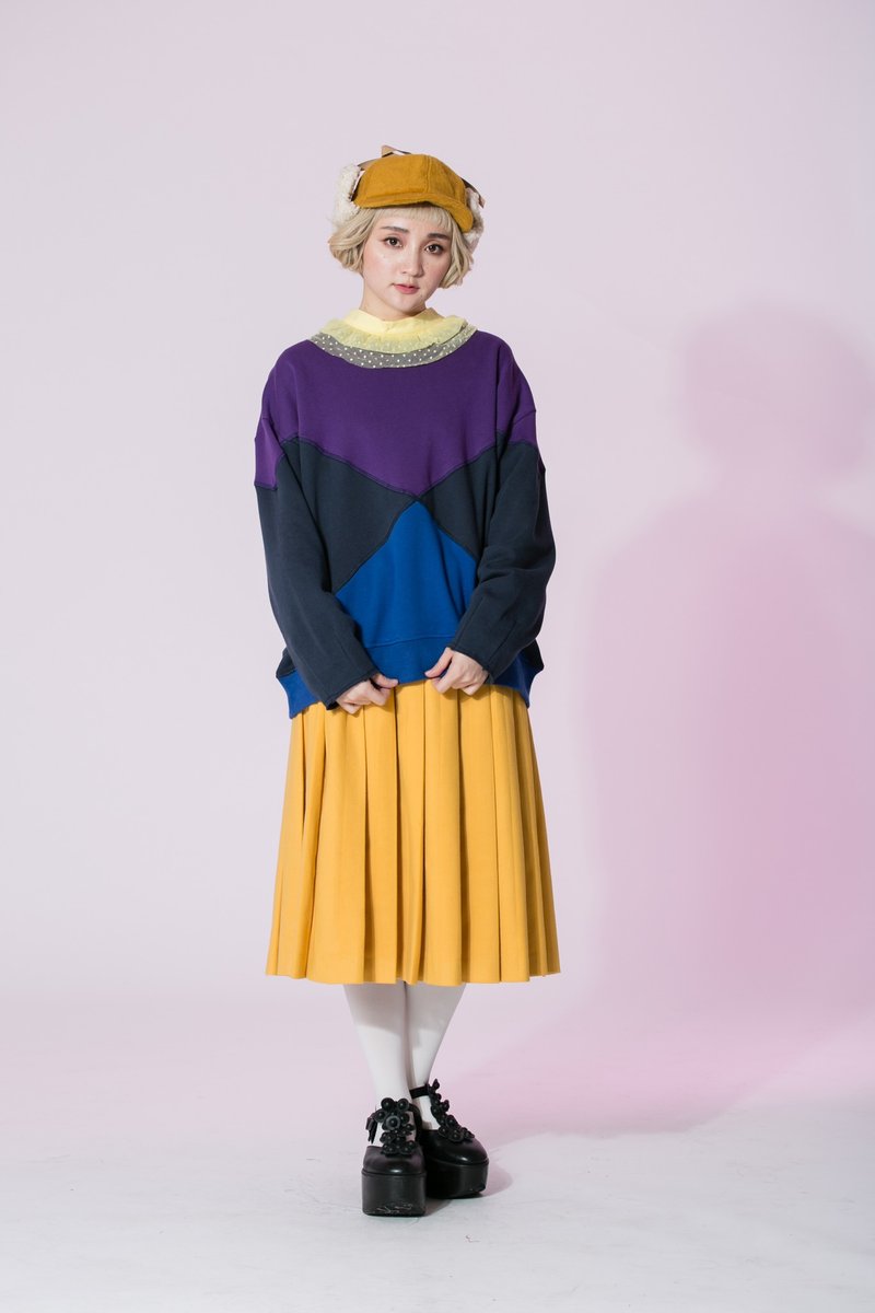 :EMPHASIZE交错色块拼接袖口不收边大学Ｔ-蓝紫 - 女装 T 恤 - 棉．麻 紫色