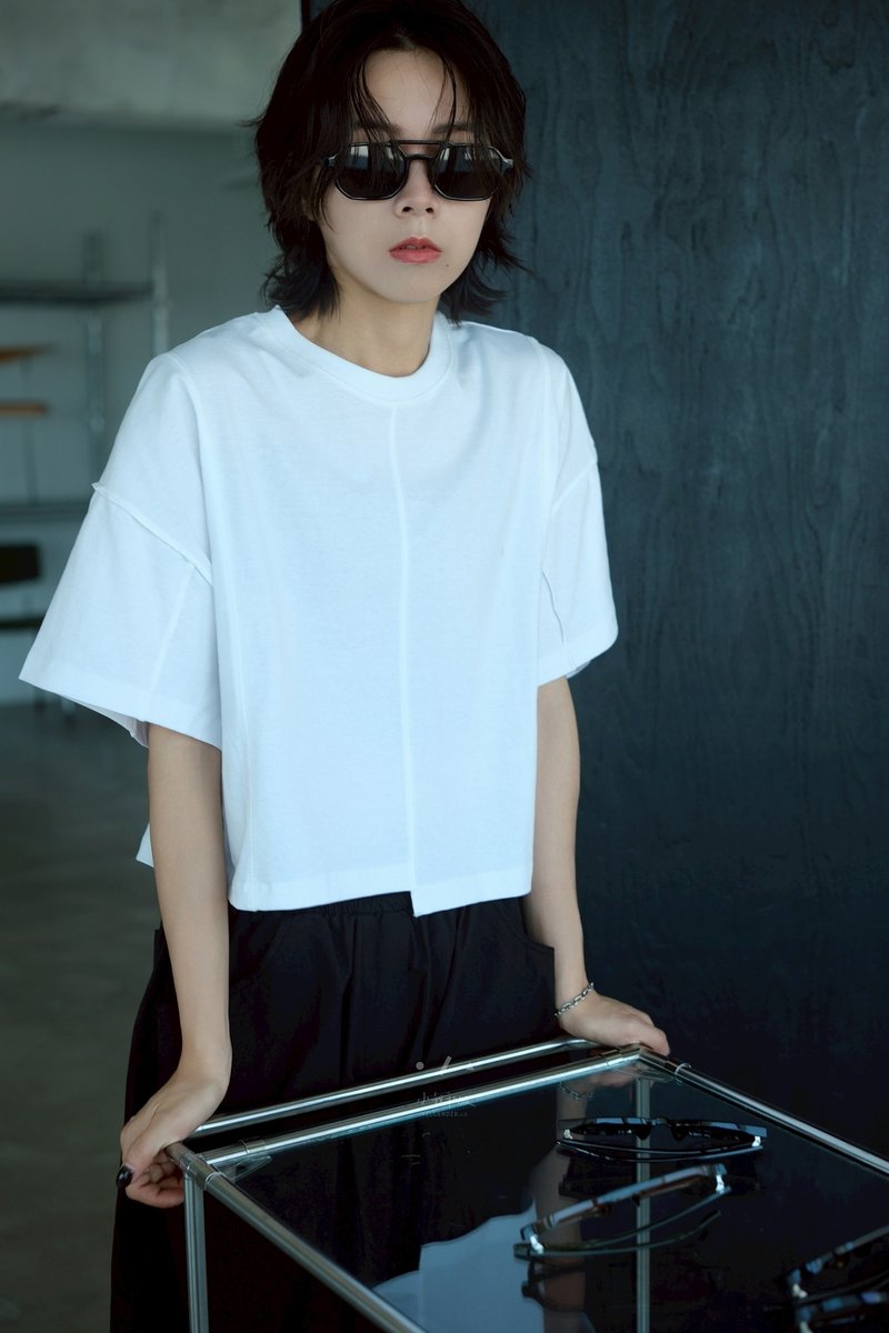 穿反了棉质短版TEE - 3色 - 穿反白 - 女装 T 恤 - 棉．麻 白色