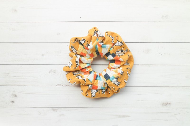 城市猫步 - 大肠圈 发圈 发束 双面使用 手作拼布设计 - 发饰 - 棉．麻 黄色