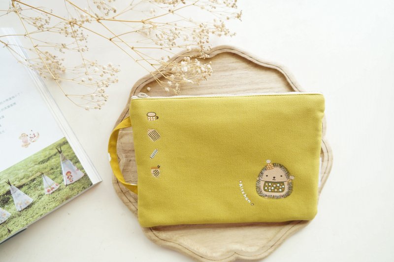 手绘森林里的小刺猬电子阅读器收纳包/外出提包/手机包  青苹果绿 - 平板/电脑保护壳 - 棉．麻 绿色