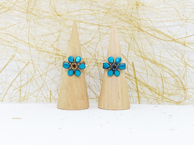 串珠戒指/织珠系列 - 花颜(丝绸蓝绿/小花) - 戒指 - 水晶 