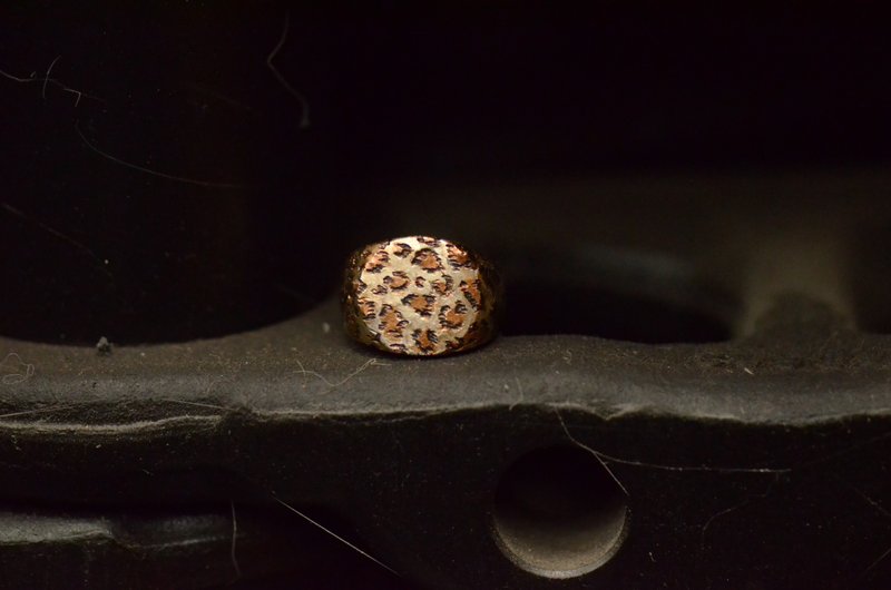 豹纹戒指I  Leopard print ring I - 戒指 - 贵金属 金色