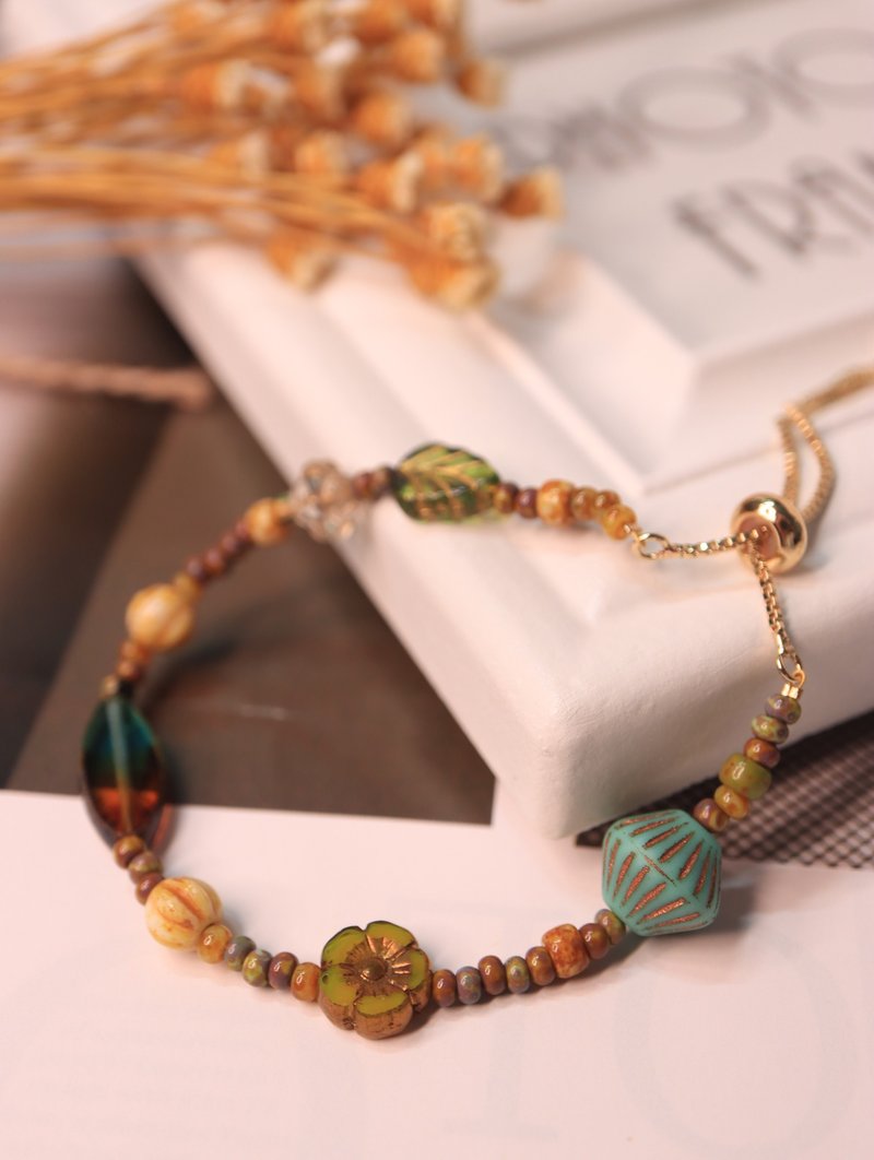 捷克珠 × 14K包金  伸缩设计  异国复古风手链 - 手链/手环 - 玻璃 