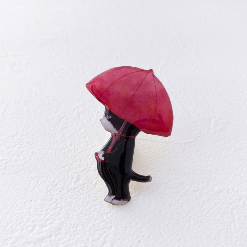 kitten with umbrella Brooch - 胸针 - 树脂 黑色