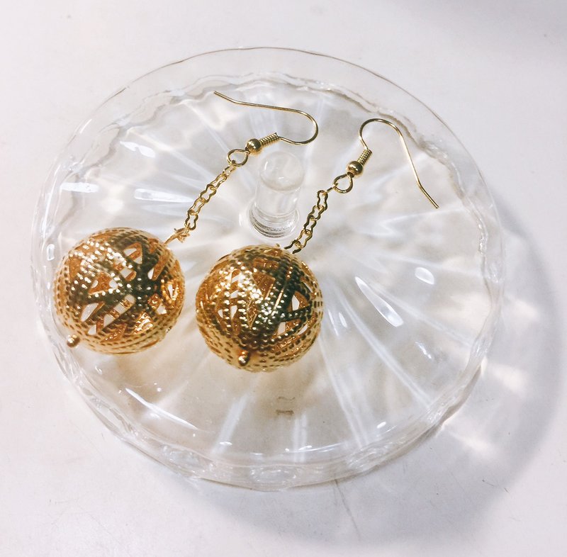 宝来坞金篓空球长耳环 - 耳环/耳夹 - 其他金属 金色