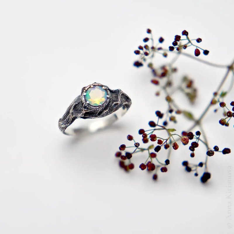 Tree Ring with Ethiopian Opal - 戒指 - 纯银 银色