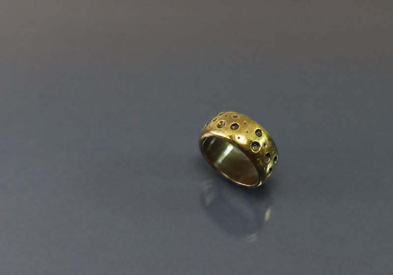 质感系列-洞洞圆弧黄铜戒 - 戒指 - 铜/黄铜 蓝色