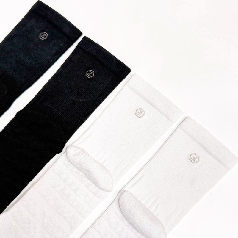 3D 气垫包复电绣款运动袜 (左右脚设计) - 袜子 - 棉．麻 白色