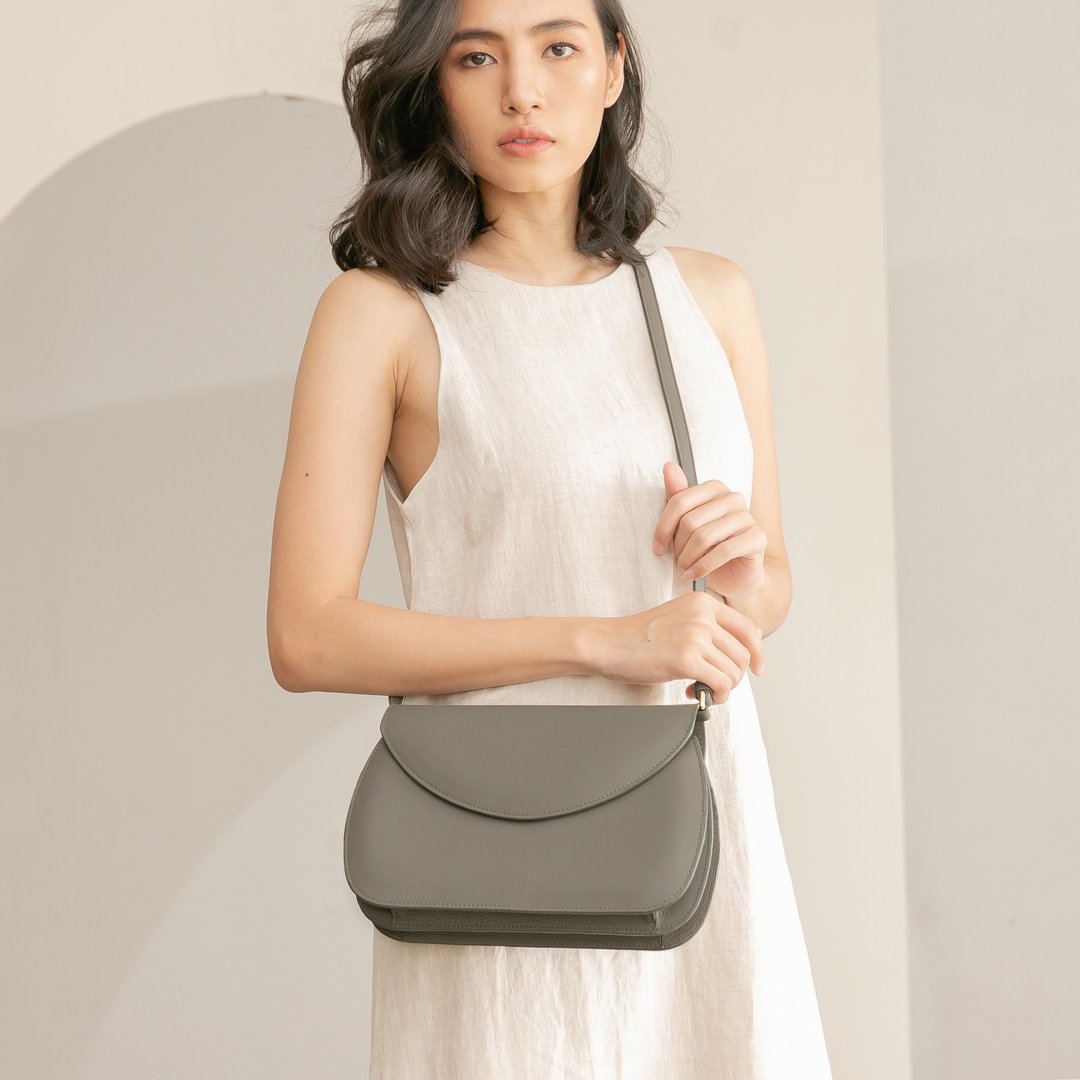 DOUBLE ARCH soft touch leather shoulder bag - Grey - 侧背包/斜挎包 - 真皮 灰色