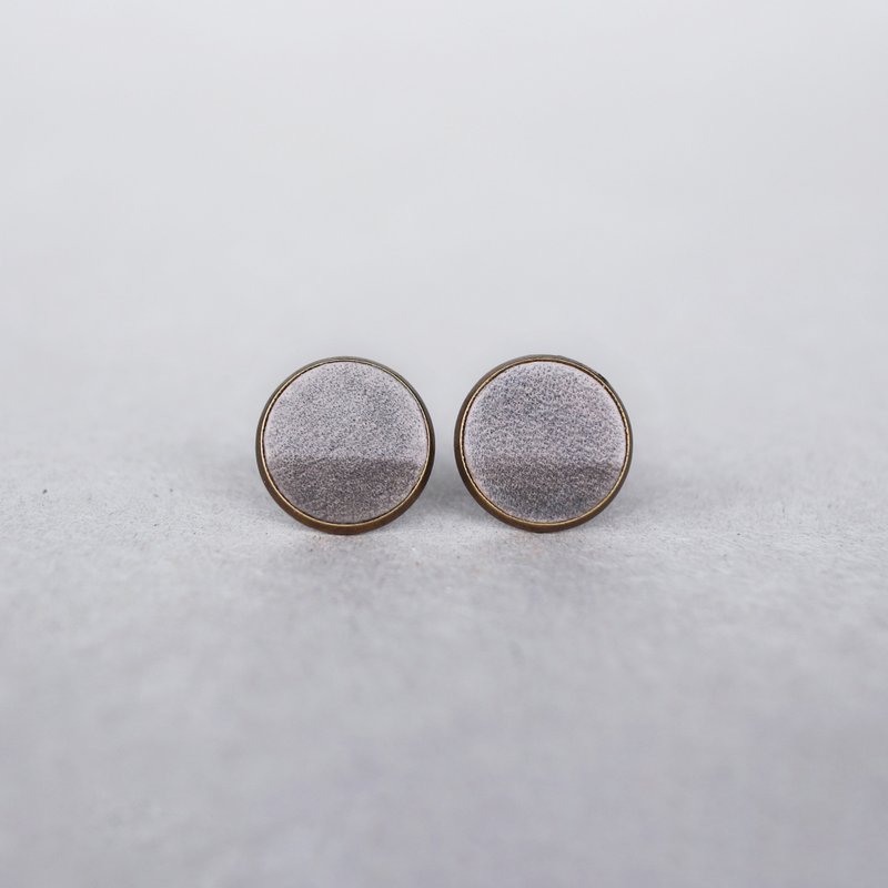 01:23 AM 漫漫 / 灰 / 最后一对 - 皮革黄铜耳环 / 耳针耳夹 - 耳环/耳夹 - 真皮 灰色