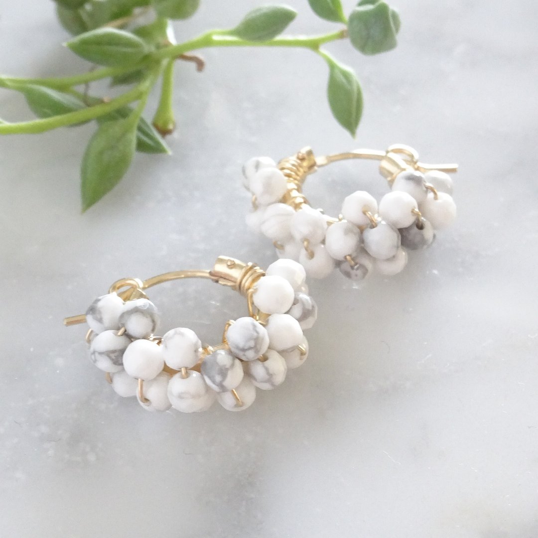 14kgf Howlite pave pierced earrings / clip on earrings - 耳环/耳夹 - 宝石 白色