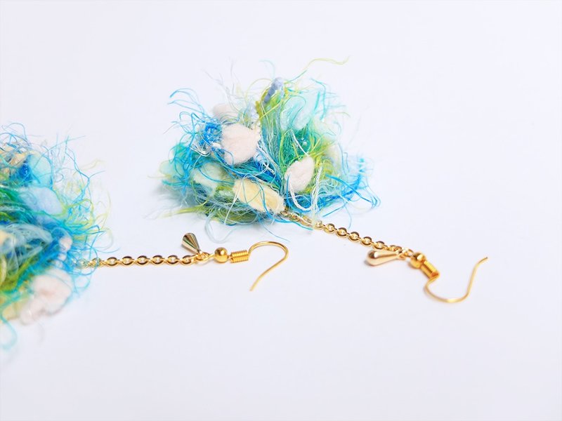 Little Witch | 蓝绿毛球花 | 耳环/耳夹 - 耳环/耳夹 - 聚酯纤维 绿色