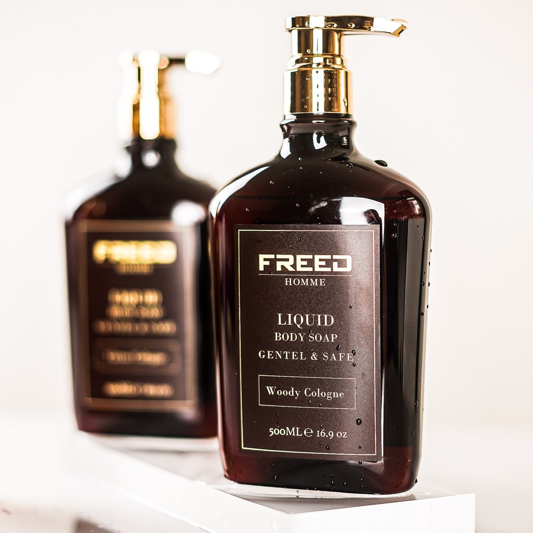 【FREED】男士极致香氛沐浴乳 - 经典檀香 500ML 定制刻字 精油 - 沐浴用品 - 塑料 咖啡色