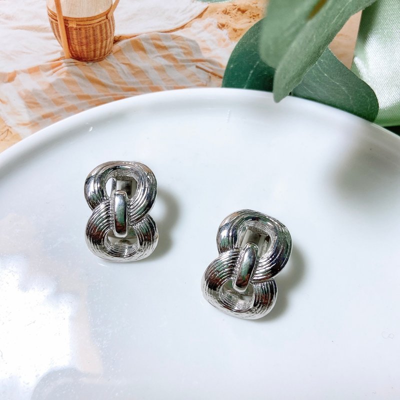 【西洋古董饰品】法式卷曲8字扭结感 掐丝厚质感银耳环耳 - 耳环/耳夹 - 贵金属 银色