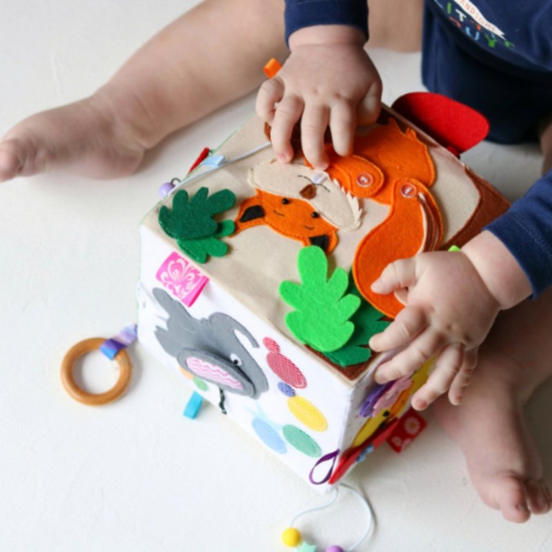 Quiet cube Animals, soft montessori baby cube - 玩具/玩偶 - 棉．麻 