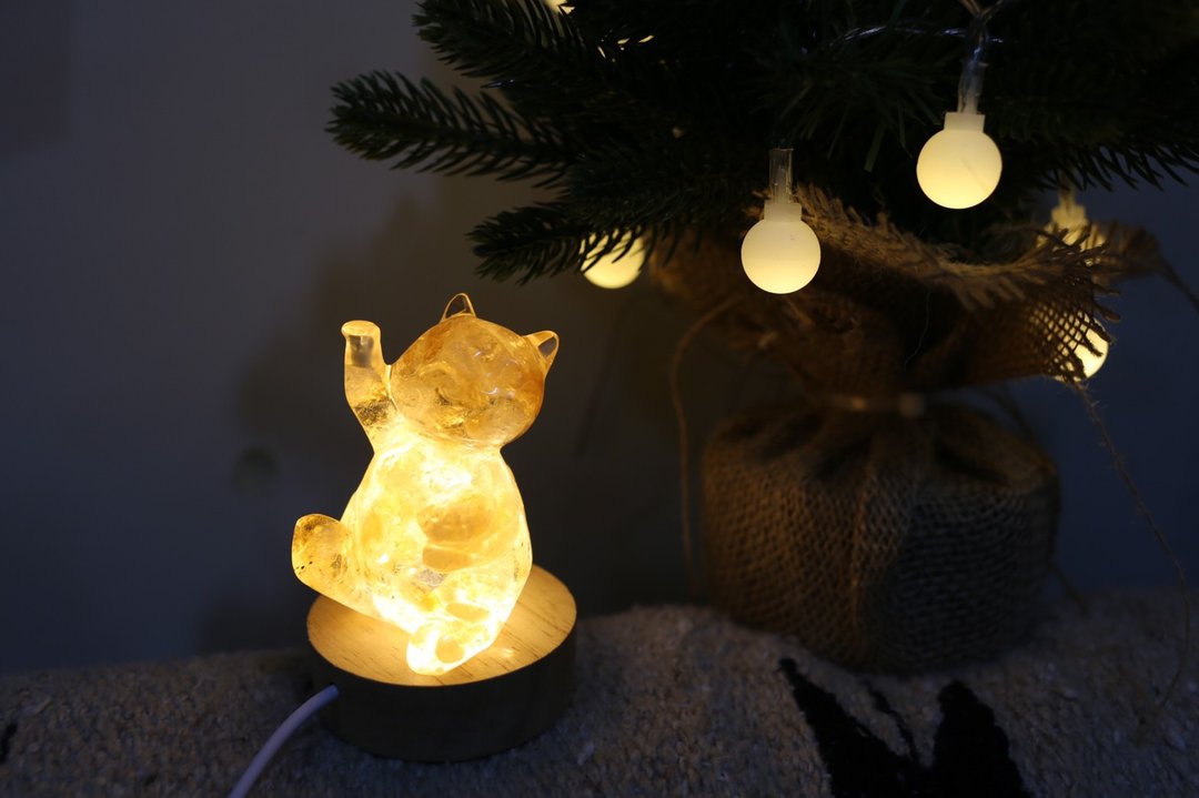 【母亲节礼物】宝石元宝招财猫小夜灯 - 开运黄水晶招财水晶疗愈奥 - 灯具/灯饰 - 水晶 黄色