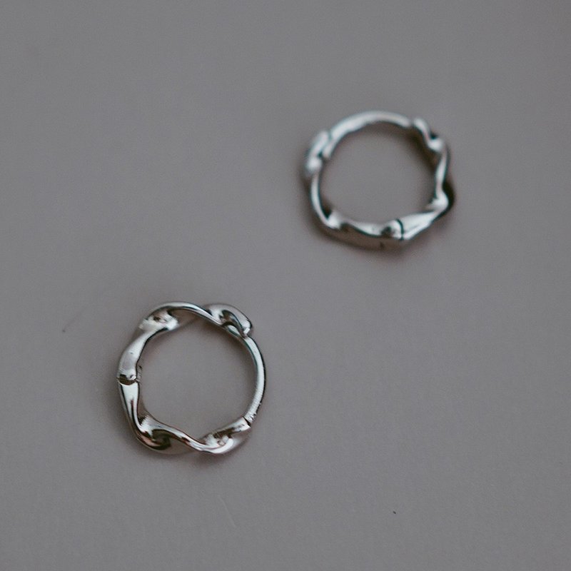 男生礼物 佛罗伦斯圆圈纯银耳环  中性 男生耳环 简约耳扣式 圣诞 - 耳环/耳夹 - 纯银 银色