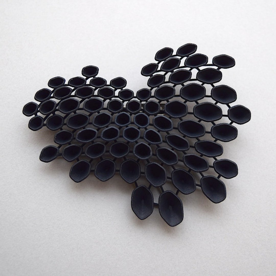 lydia brooch black - 胸针 - 塑料 黑色
