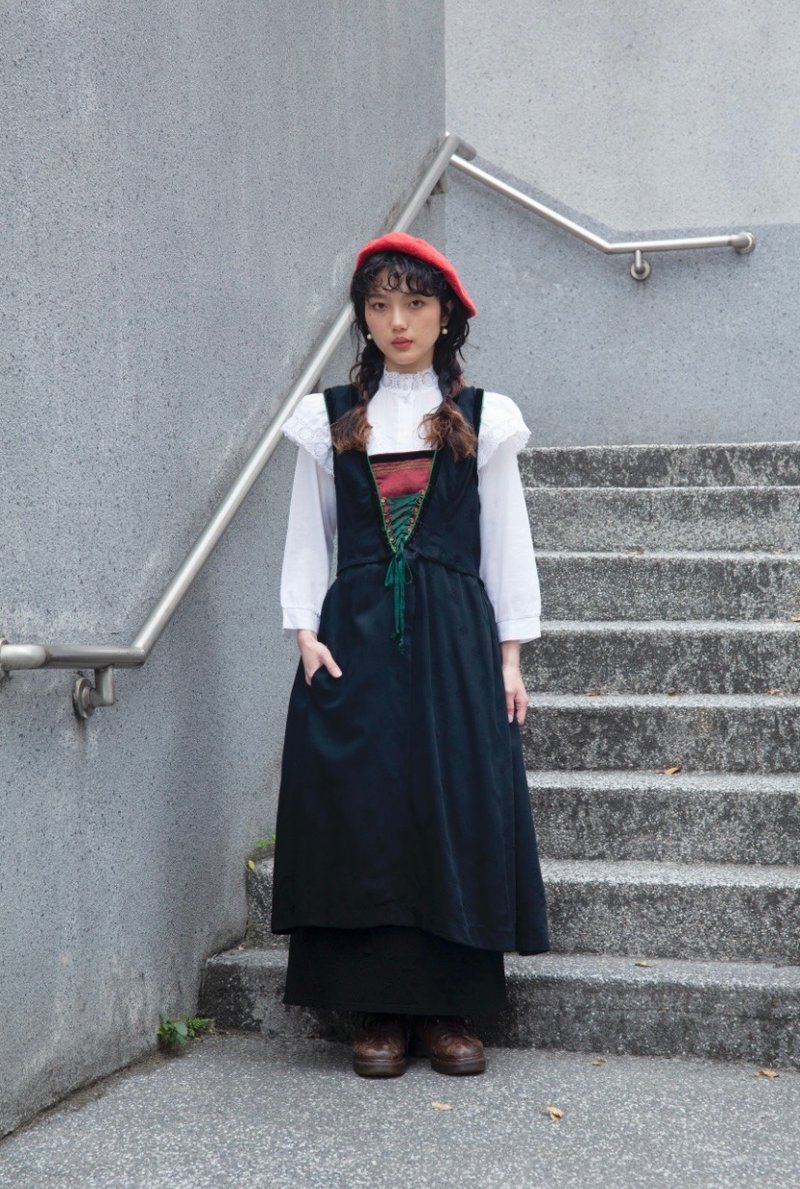 袅袅百货公司-Vintage 黑底绿滚边可拆式绒布奥地利洋装 - 洋装/连衣裙 - 棉．麻 