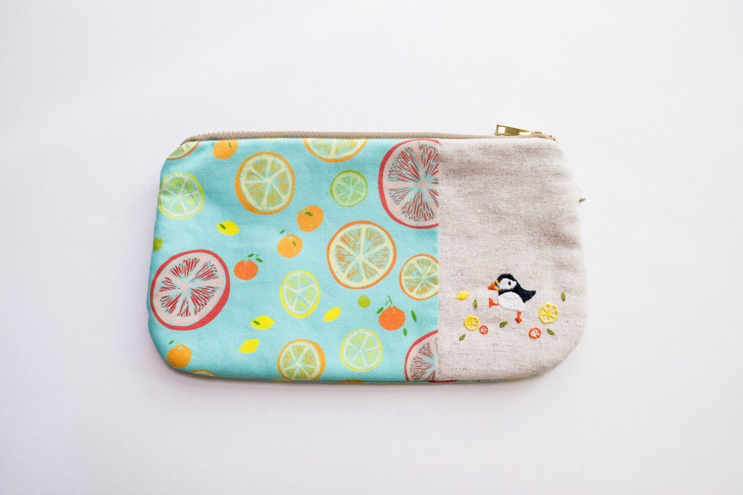 海雀 Puffin Embroidered Zip Pouch- Citrus Summer Print - 化妆包/杂物包 - 棉 多色