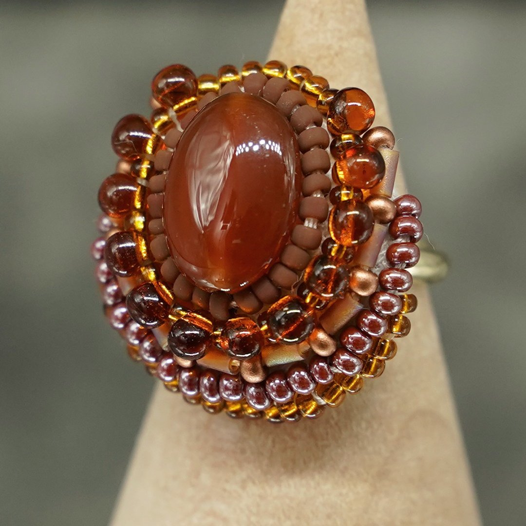 Talkative ring 135 free size bead embroidery ring natural stone big ring - 戒指 - 玻璃 红色