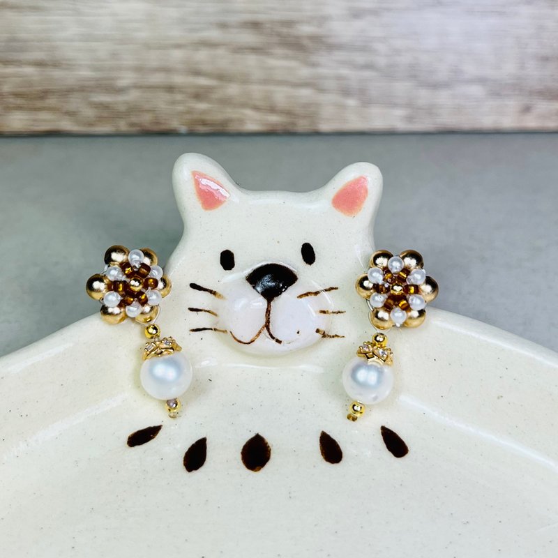 A Lu 天然淡水珍珠珠花耳环/礼物 原创手作限量款 - 耳环/耳夹 - 珍珠 多色