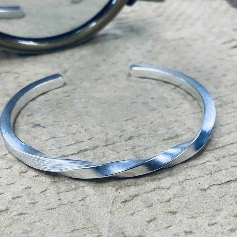 纯银手环 横纹 纽转 厚实款 可定制名字 S240 - 手链/手环 - 纯银 银色