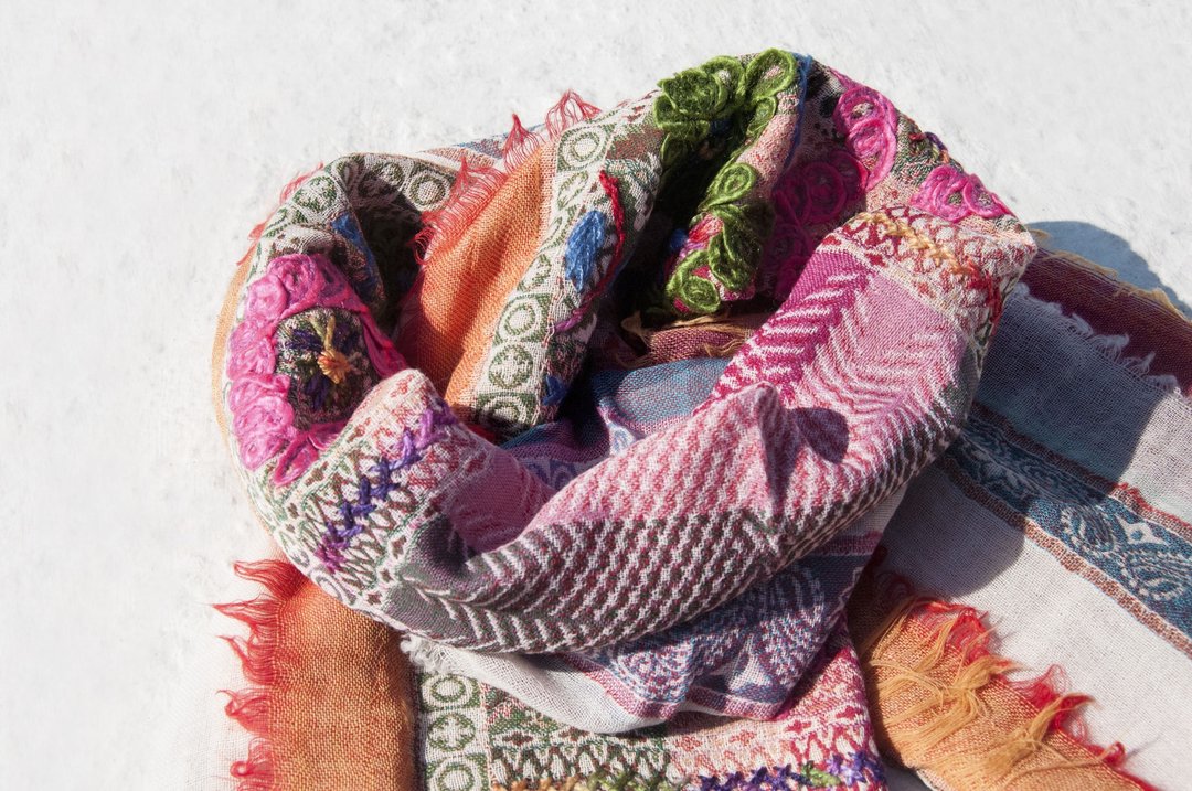 水煮羊毛披肩/针织围巾/刺绣围巾/羊绒披巾/喀什米尔Cashmere-花 - 围巾/披肩 - 羊毛 多色