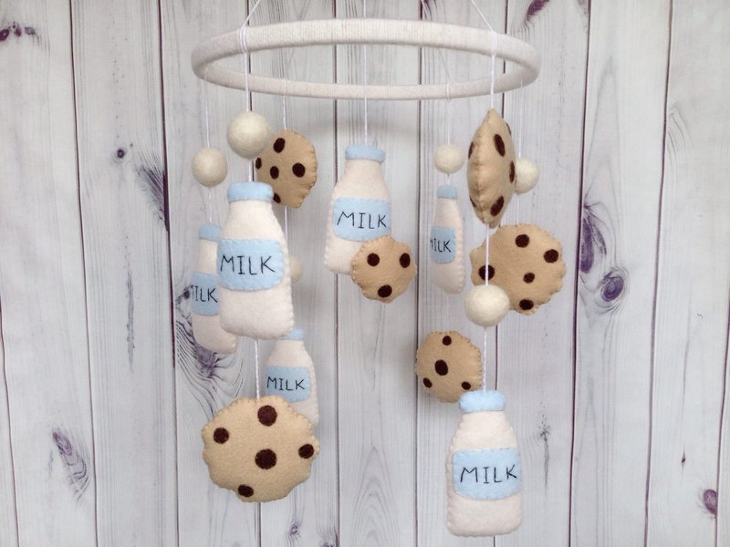 Cookies Milk Baby Mobile, Biscuit Nursery Decor, Bottle of Milk, Felt Pom Balls - 玩具/玩偶 - 环保材料 多色