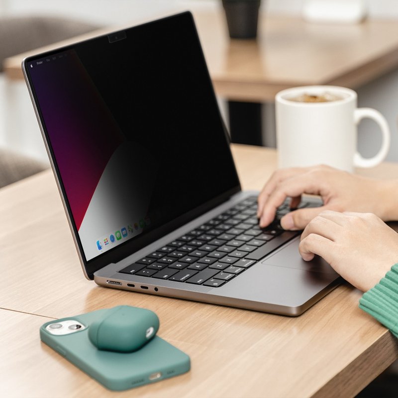 EasyProtector MacBook Air/Pro 磁吸式抗蓝光防窥片 - 平板/电脑保护壳 - 塑料 