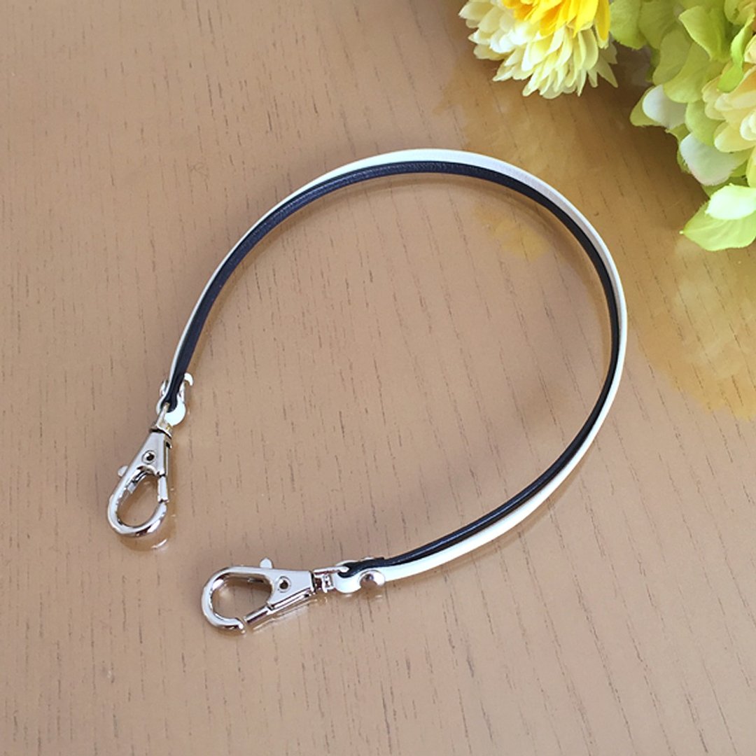 Two-tone color Leather strap ( Navy and Ivory ) Clasps : Silver - 吊饰 - 真皮 蓝色