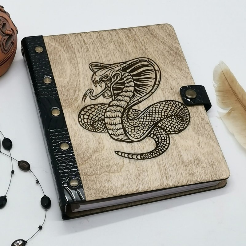 Snake hard cover refillable journal - Wood and leather notebook - A5 ring binder - 笔记本/手帐 - 木头 咖啡色