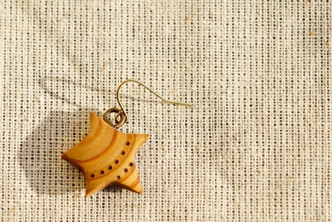 ichibanboshi One ear earrings (Clip-On, hooks for allergies are possible) - 耳环/耳夹 - 木头 咖啡色