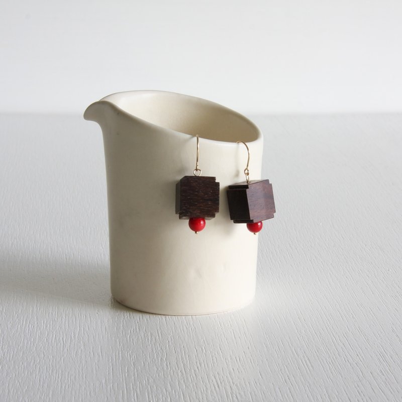Rose wood and coral earrings - 耳环/耳夹 - 木头 红色